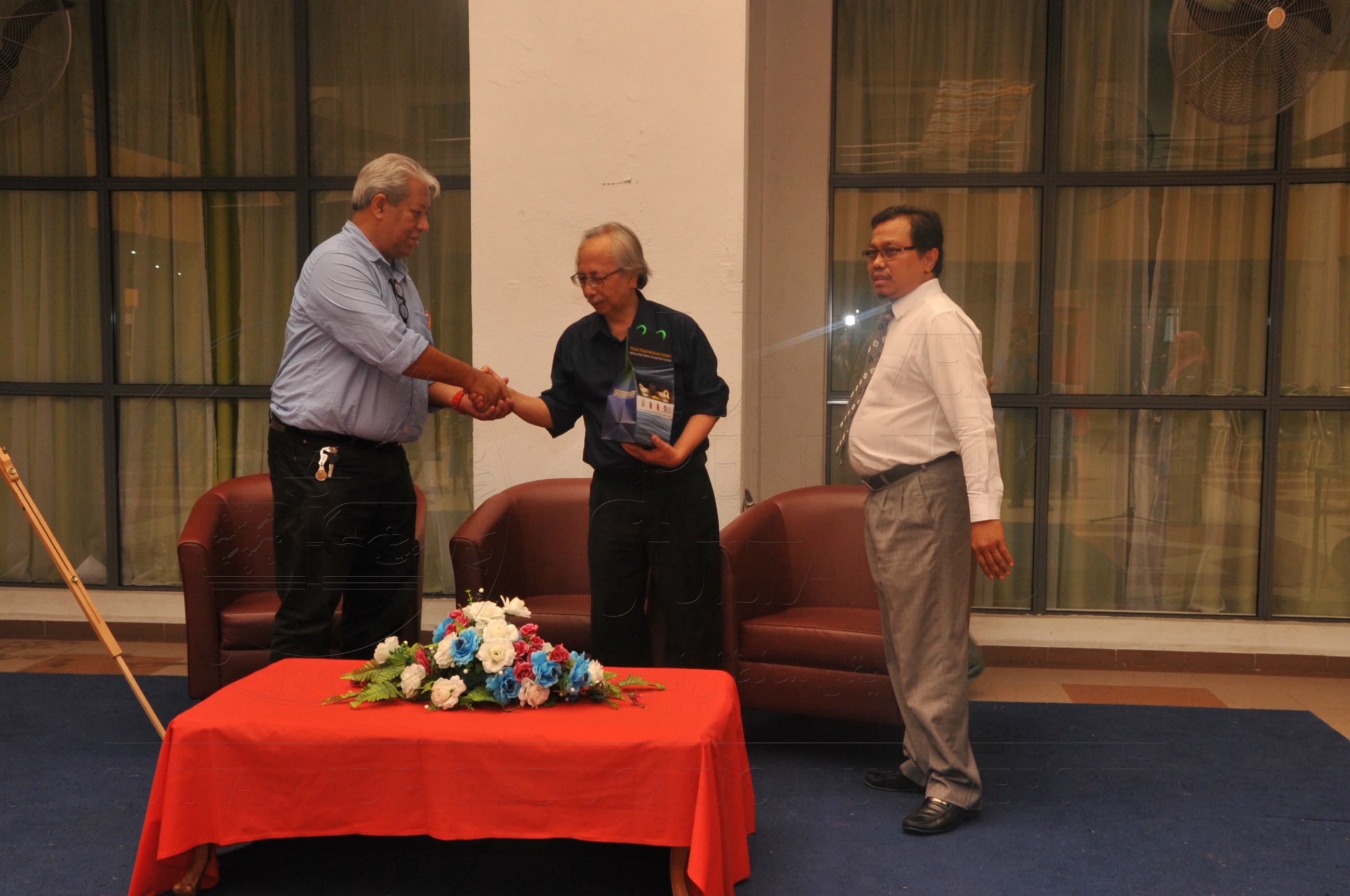 PRO15 173 ESE HAS 2228